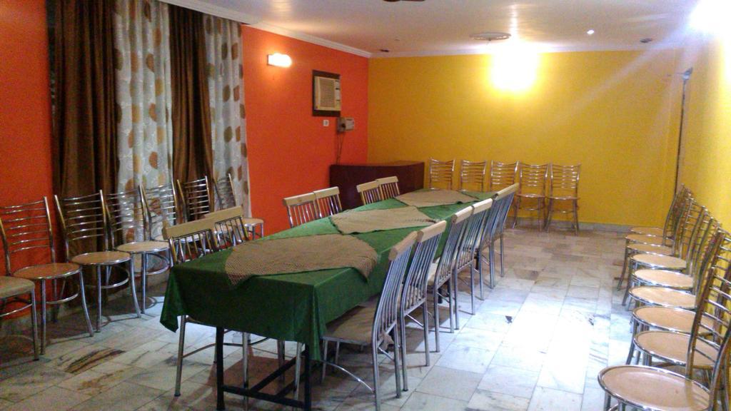 Hotel Kanishka Kánpur Kültér fotó
