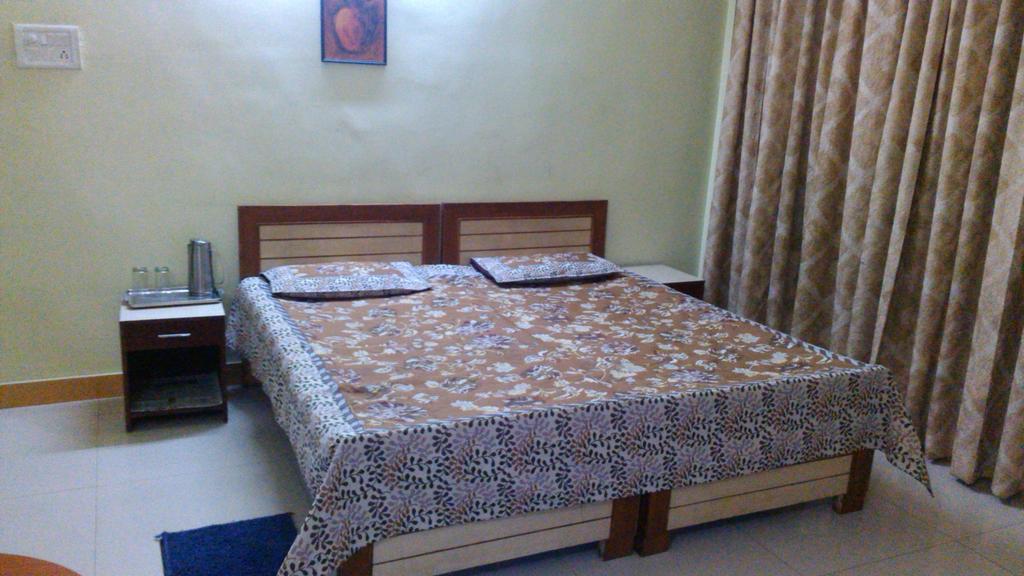 Hotel Kanishka Kánpur Szoba fotó