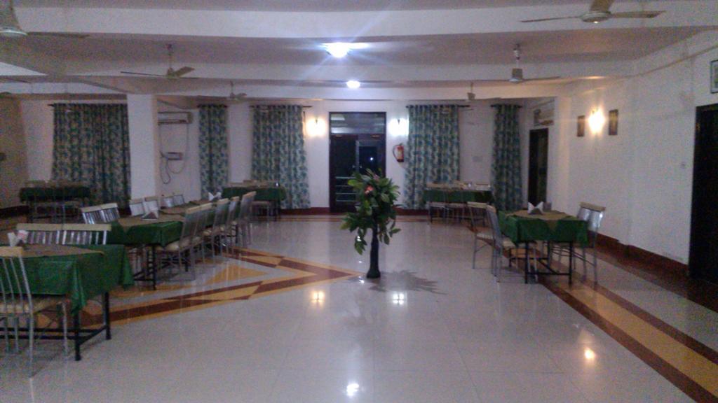 Hotel Kanishka Kánpur Kültér fotó