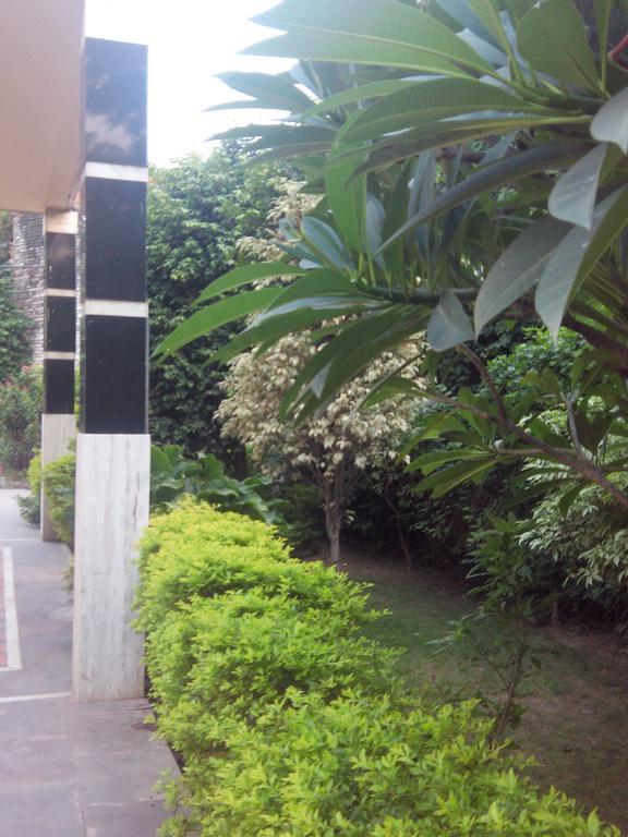 Hotel Kanishka Kánpur Kültér fotó