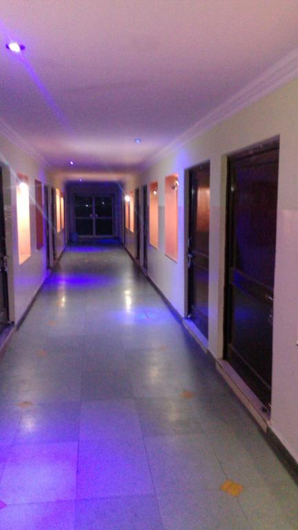 Hotel Kanishka Kánpur Kültér fotó